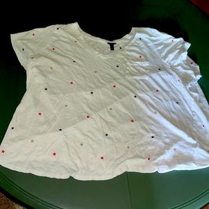 Torrid 6X White T-Shirt with Little Red, Blue & Gold Stars